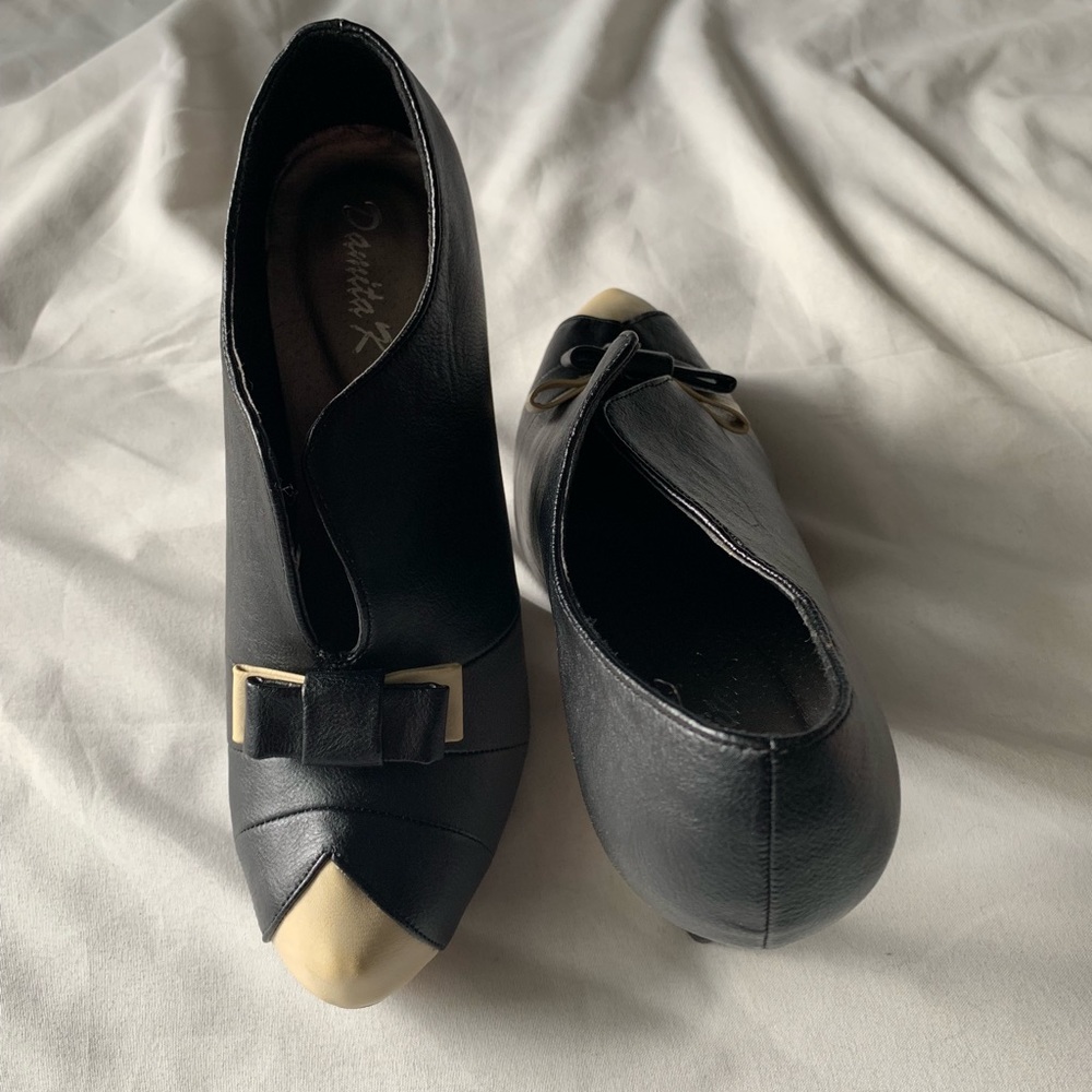 Black heels size 8